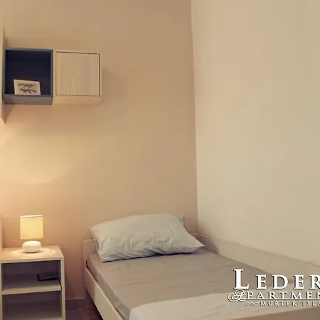 Leder Apartment *