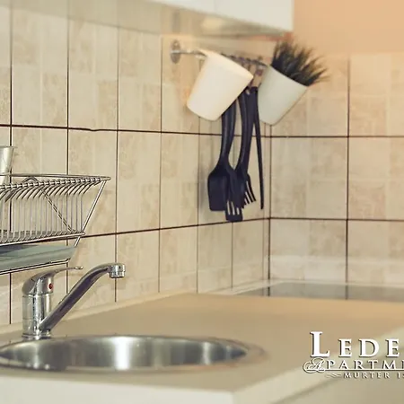 Leder Apartment Murter