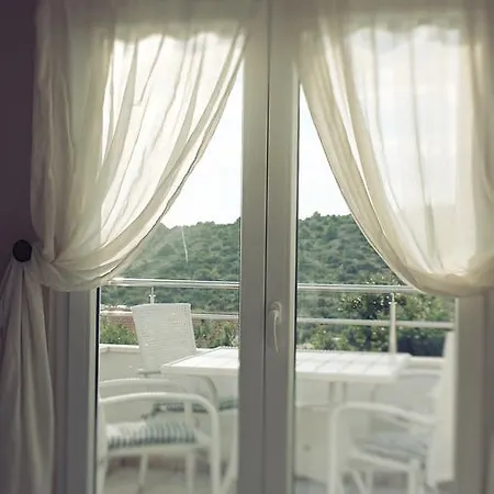 Leder Apartment *