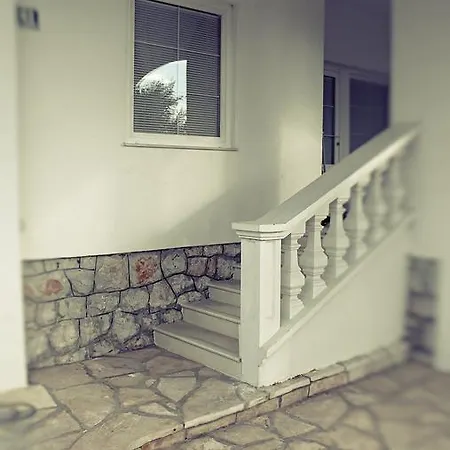Leder Apartment